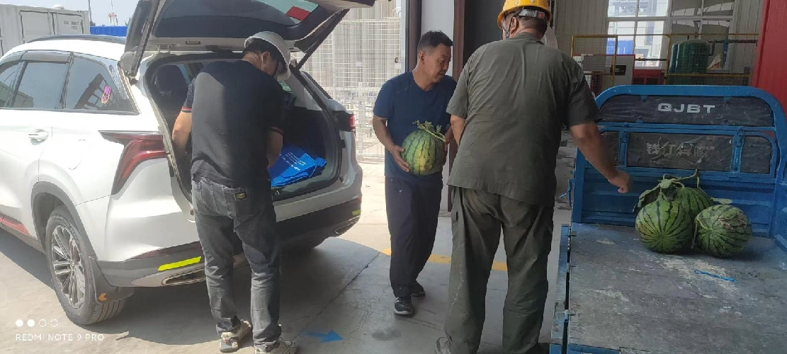 Испраќање на ладност во летото лето, обединувајќи ги напорите за борба против екстремната топлина